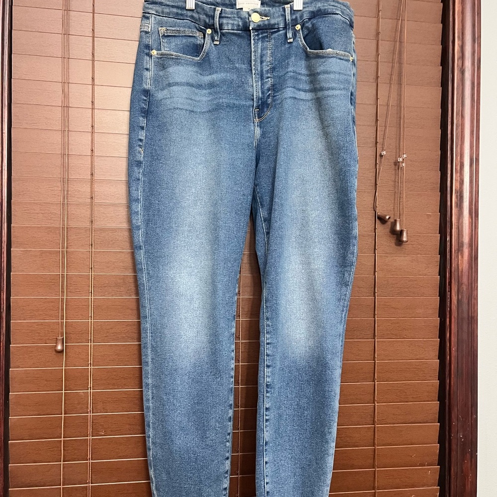 Good American Blue Ankle Cropped Jeans
